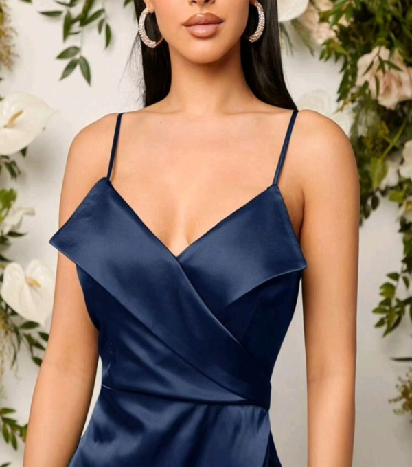 Vestido de Fiesta con Borde Envuelto Azul Marino - Imagen 3