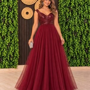 Vestido burdeo con lentejuelas y tul.